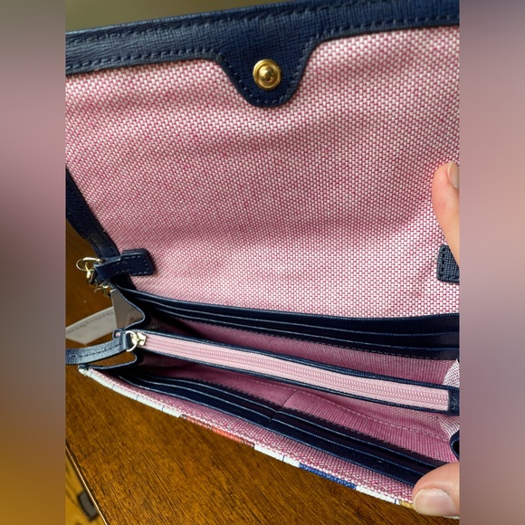 Chicago Cubs Dooney & Bourke MLB Crossbody Wallet White & Blue NWT - Picture 8 of 12